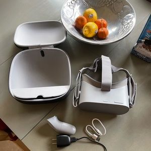 Oculus Go Headset, charging cord, remote, case